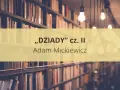 Wizerunek przedstawia półki pełne książek, a na nich napis "Dziady" cz. II Adama Mickiewicza. W tle wiszą żarówki.