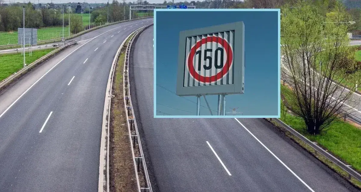 Autostrada z tablicą informującą o ograniczeniu prędkości do 150 km/h. To wzór na czas, który pozwala na szybkie przemieszczanie się.
