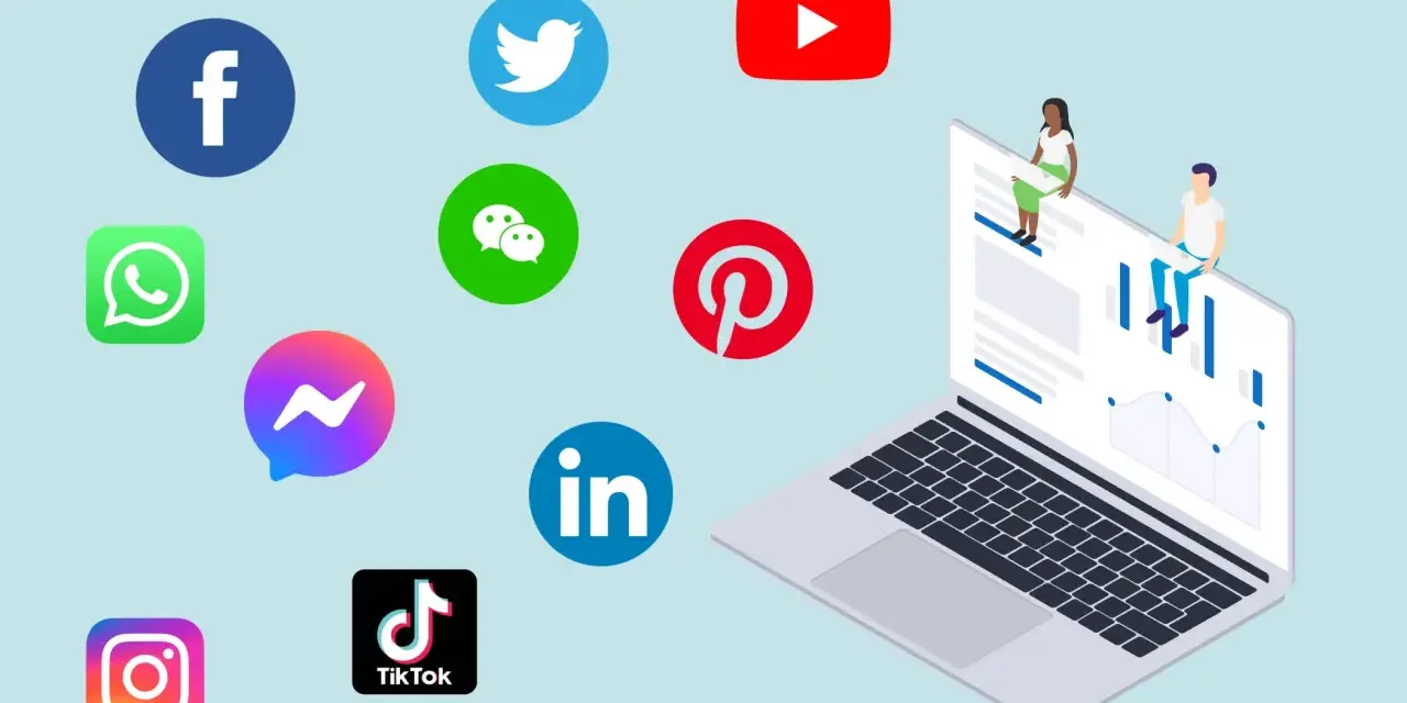 Ikony popularnych portali społecznościowych: Facebook, Twitter, YouTube, WhatsApp, Messenger, Instagram, TikTok, WeChat, Pinterest, LinkedIn. Na ekranie laptopa wykresy.