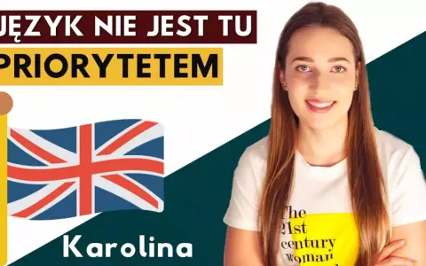 Karolina, studentka filologii angielskiej, z flagą Wielkiej Brytanii. Napis: "Język nie jest tu priorytetem".