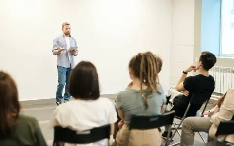 Jak zostać nauczycielem biologii - kluczowe wymagania i kroki do sukcesu