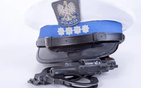 Jakie są motywacje do podjęcia służby w policji i co warto wiedzieć