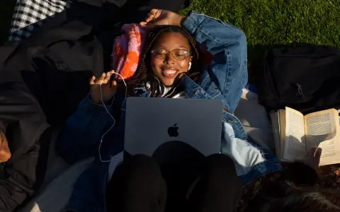 Ile wynosi zniżka edukacyjna Apple? Sprawdź, jak ją uzyskać