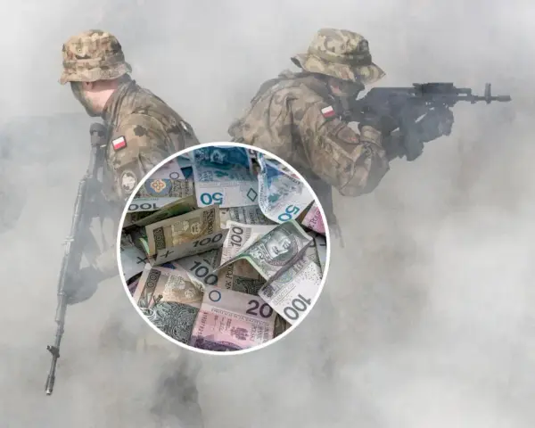 Żołnierze w dymie z karabinami, a w tle stos polskich banknotów. Czy to pytanie o to, ile zarabia żołnierz?
