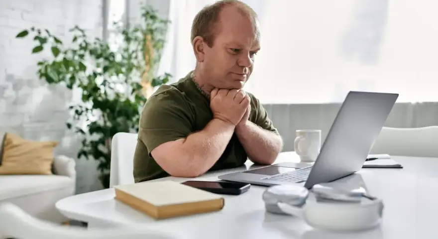 Praca po studiach za granicą: jak uniknąć pułapek i znaleźć zatrudnienie