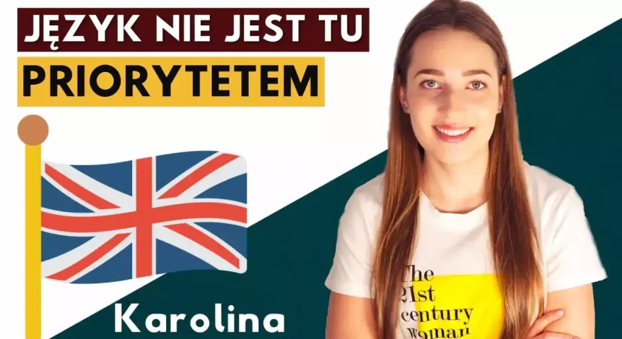 Karolina, studentka filologii angielskiej, z flagą Wielkiej Brytanii. Napis: "Język nie jest tu priorytetem".