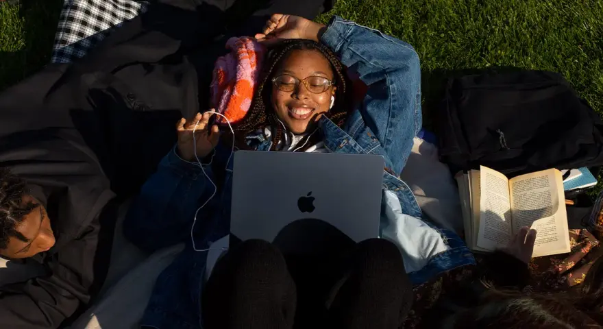Ile wynosi zniżka edukacyjna Apple? Sprawdź, jak ją uzyskać