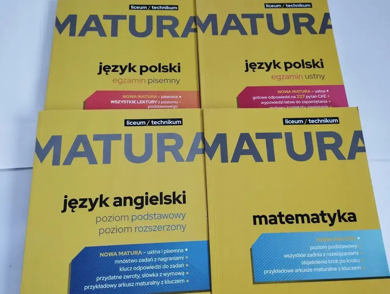 Zestaw książek do matury ustnej polski, matematyki i języka angielskiego.