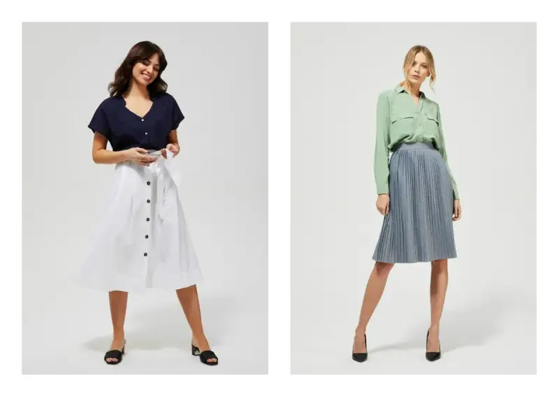 Dwie kobiety prezentują eleganckie stylizacje. Jedna w granatowej bluzce i białej spódnicy, druga w zielonej koszuli i niebieskiej spódnicy. To inspiracja, jak stworzyć odpowiedni dress code.